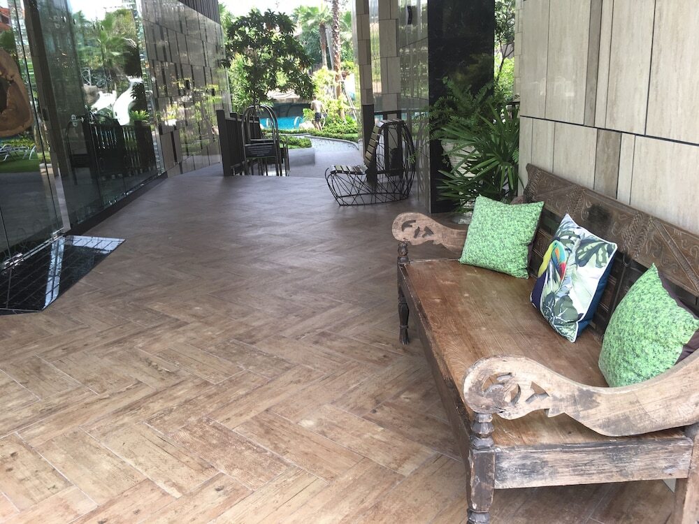 Паттайя: Frank's Condo at Riviera Wongamat
