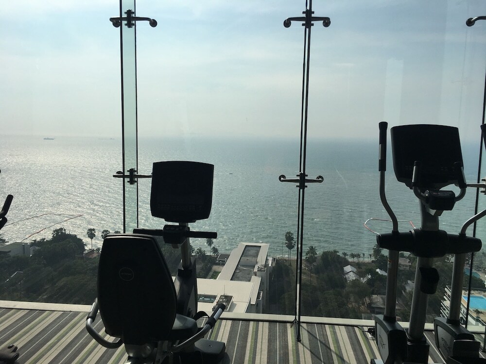 Паттайя: Frank's Condo at Riviera Wongamat