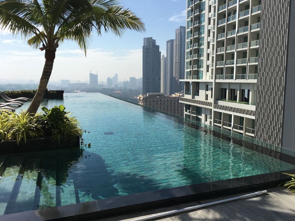 Паттайя: Frank's Condo at Riviera Wongamat