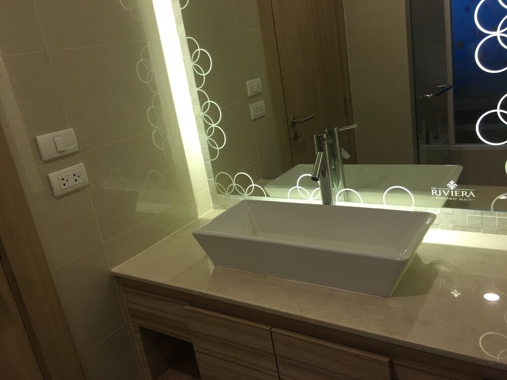 Паттайя: Frank's Condo at Riviera Wongamat