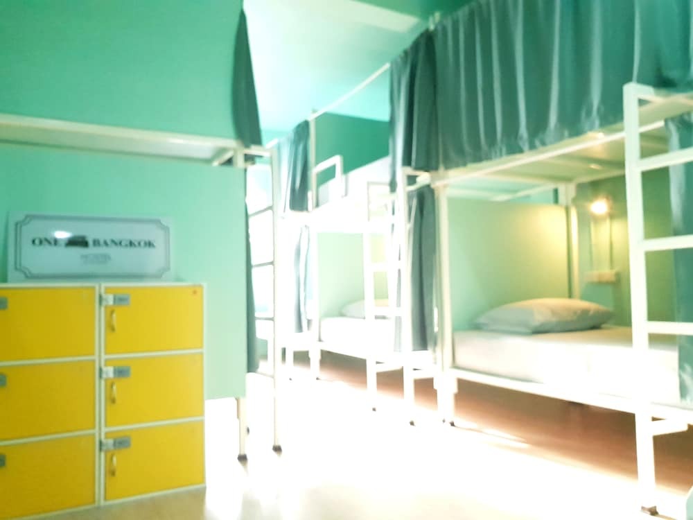 Бангкок: One Bangkok Hostel @Love District