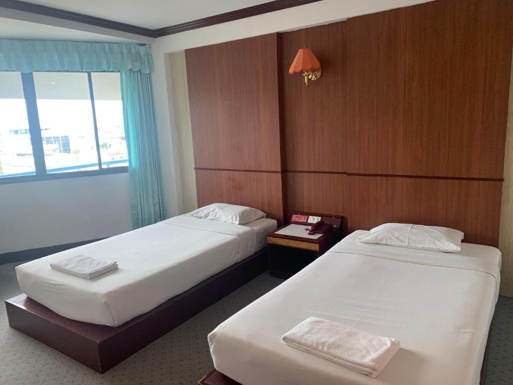 Пхитсанулок: Golden Grand Hotel SHA
