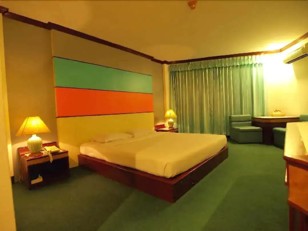 Пхитсанулок: Golden Grand Hotel SHA