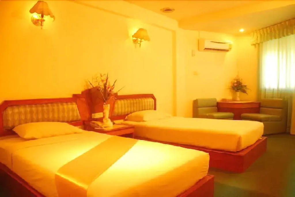 Пхитсанулок: Golden Grand Hotel SHA