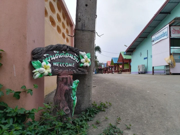 Нанг-Ронг: Ruenmai Homestay