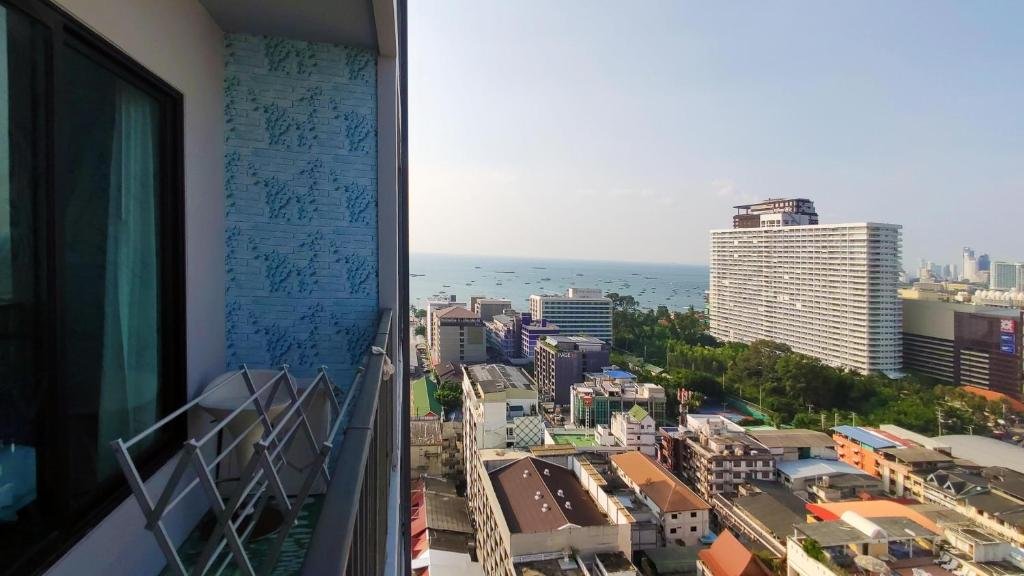 Паттайя: Many Holiday The Base Condo