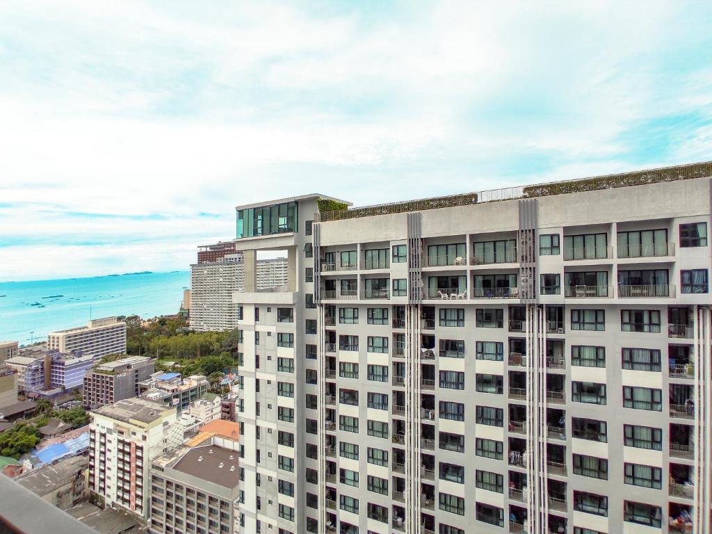Паттайя: Many Holiday The Base Condo