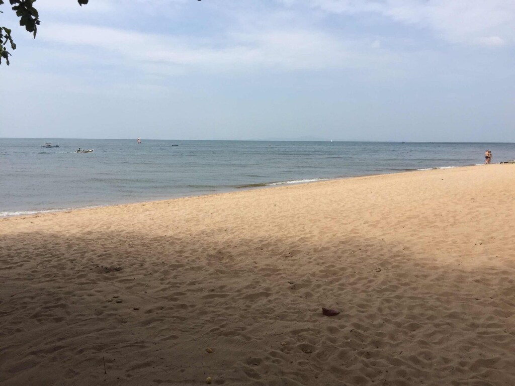 Baan Dhewaran Beachfront Villa — фото 5