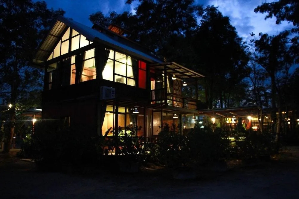 Сан-Кампаенг: Phu Mi Lum Nao House