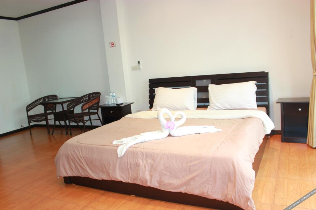 Паттайя: K&J Apartment