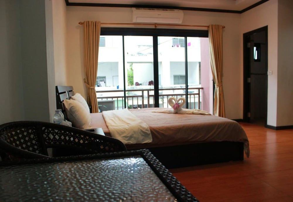 Паттайя: K&J Apartment