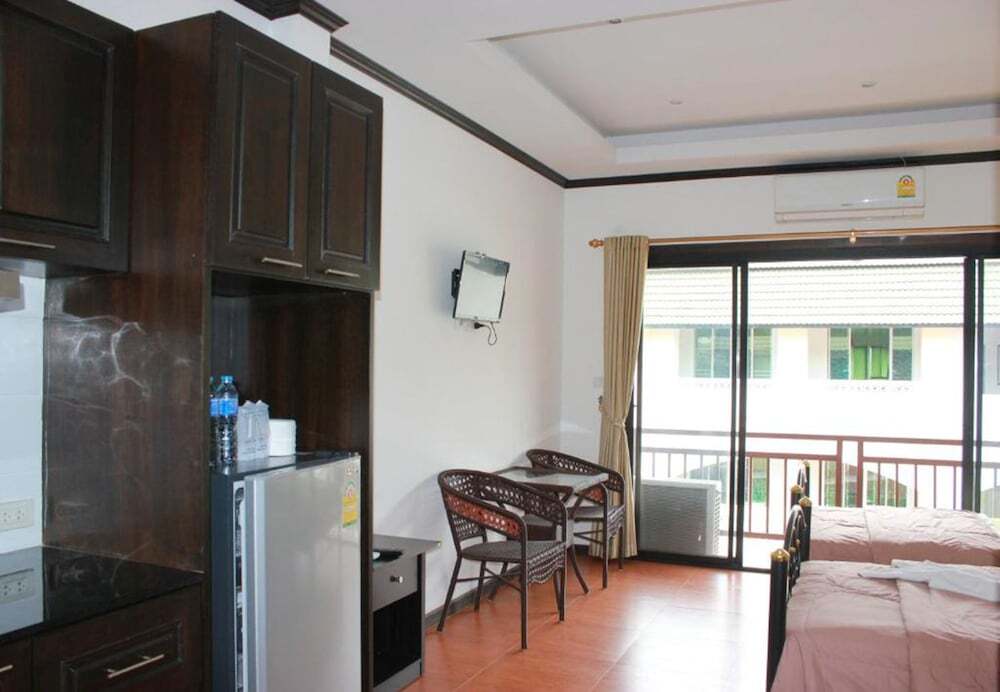 Паттайя: K&J Apartment