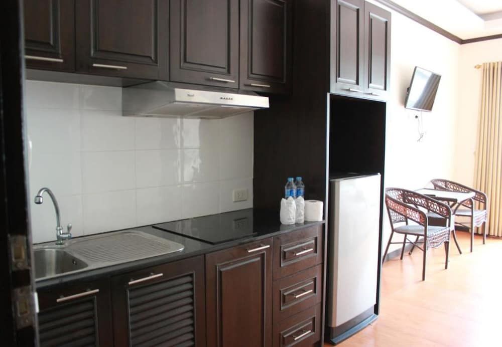 Паттайя: K&J Apartment