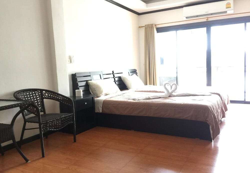 Паттайя: K&J Apartment