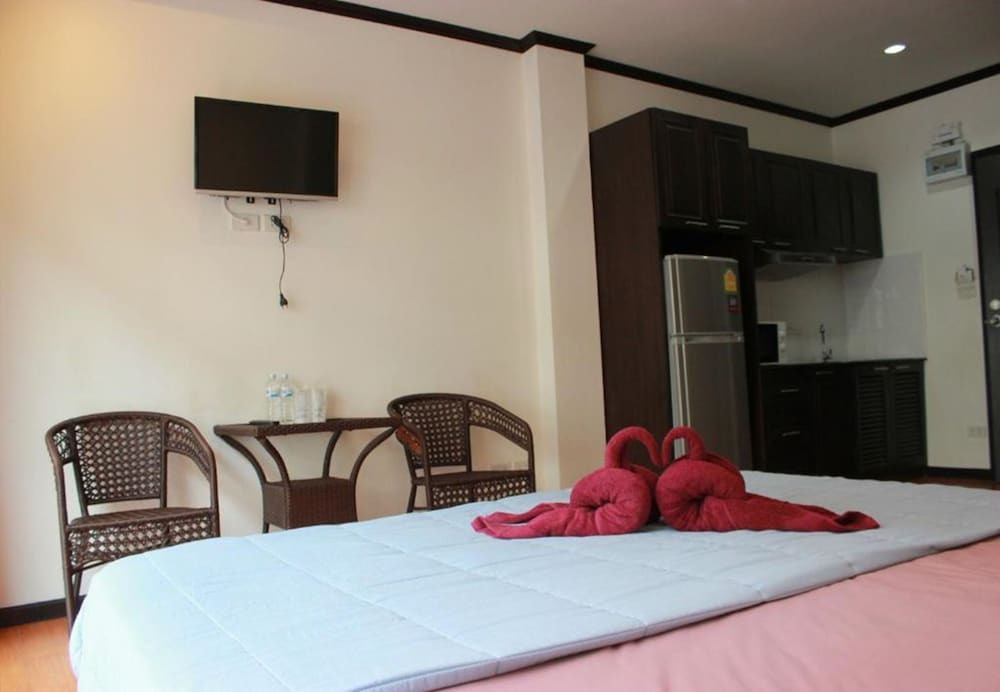 Паттайя: K&J Apartment