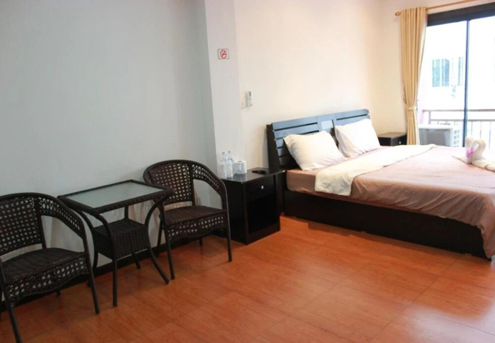 Паттайя: K&J Apartment