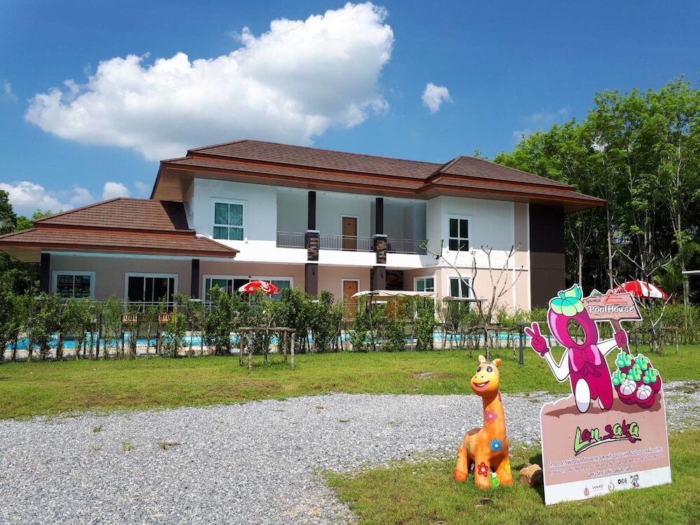 Лансака: Pool House Lanska