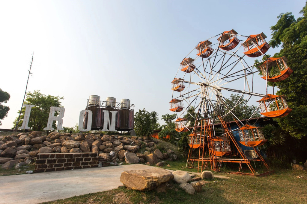 Пхитсанулок: Iron Resort&Hotel