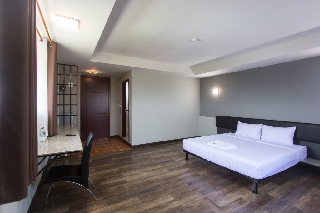 Пхитсанулок: Iron Resort&Hotel