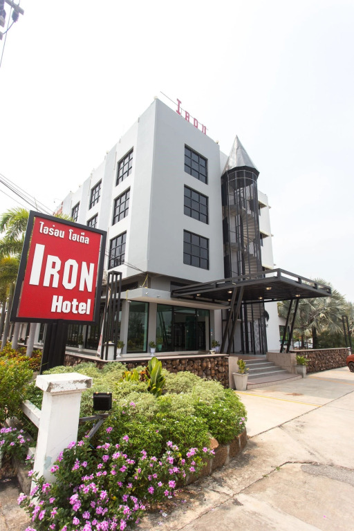 Пхитсанулок: Iron Resort&Hotel