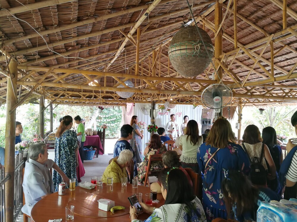 Лансака: Num Chaykhong