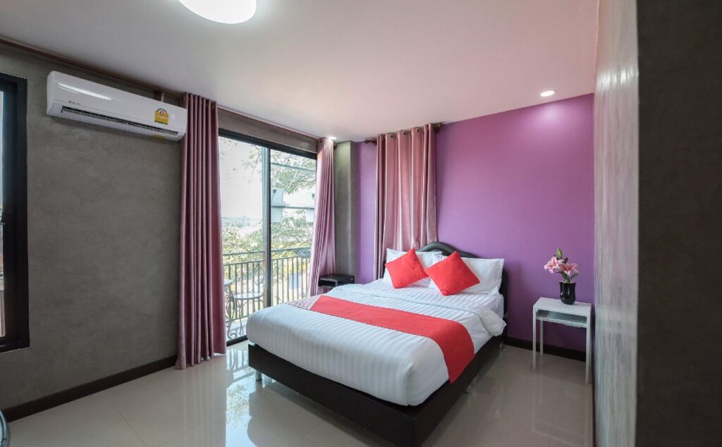 Бангкок: 5 Chang Palace Hotel