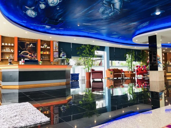 Сураттхани: Marlin Hotel