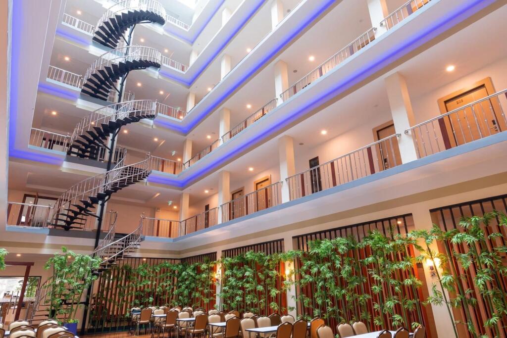 Сураттхани: Marlin Hotel