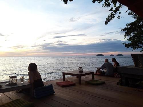 Ко Чанг: Bee Sleep Hostel Lonely Beach - Adults Only