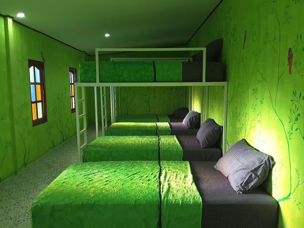 Ко Чанг: Bee Sleep Hostel Lonely Beach - Adults Only