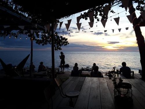 Ко Чанг: Bee Sleep Hostel Lonely Beach - Adults Only