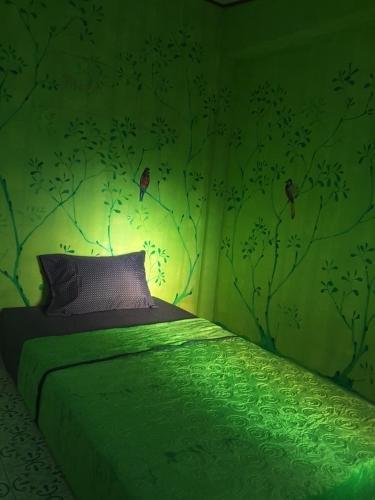 Ко Чанг: Bee Sleep Hostel Lonely Beach - Adults Only