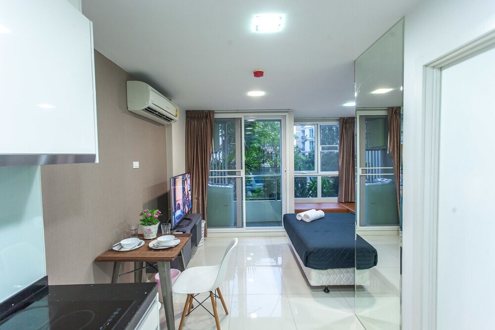 Бангкок: Sukhumvit 64 Pool View Apartment