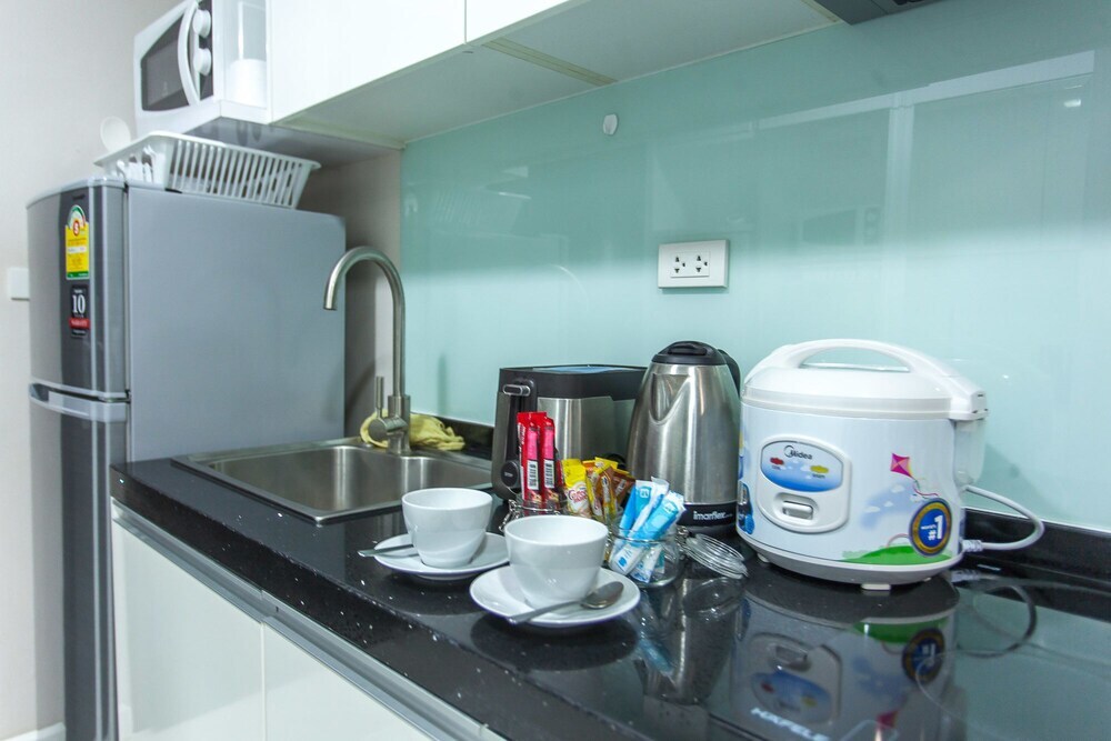 Бангкок: Sukhumvit 64 Pool View Apartment