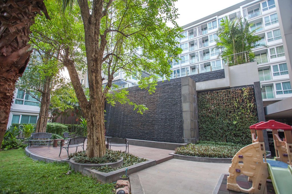 Бангкок: Sukhumvit 64 Pool View Apartment