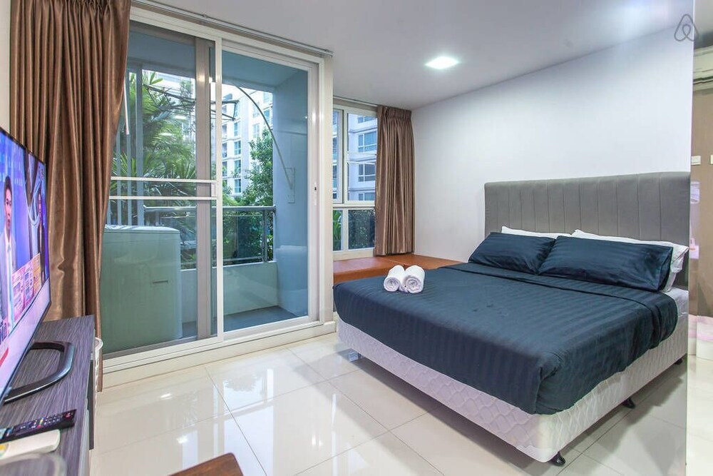 Бангкок: Sukhumvit 64 Pool View Apartment