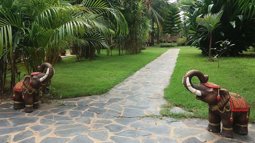 Сам-Рои-Йот: Malee Garden