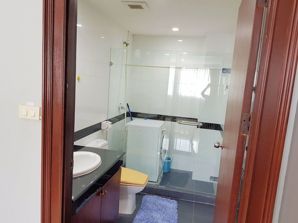 Паттайя: A Large 2 BR-3 Baths 207 Downtown