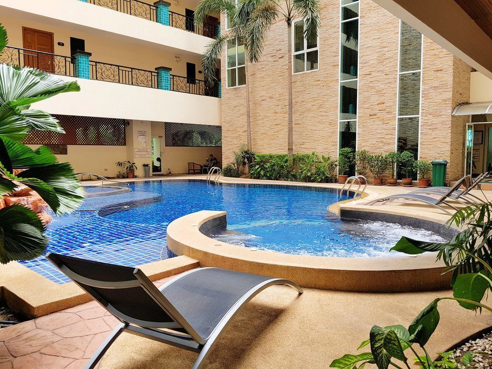 Паттайя: A Large 2 BR-3 Baths 207 Downtown