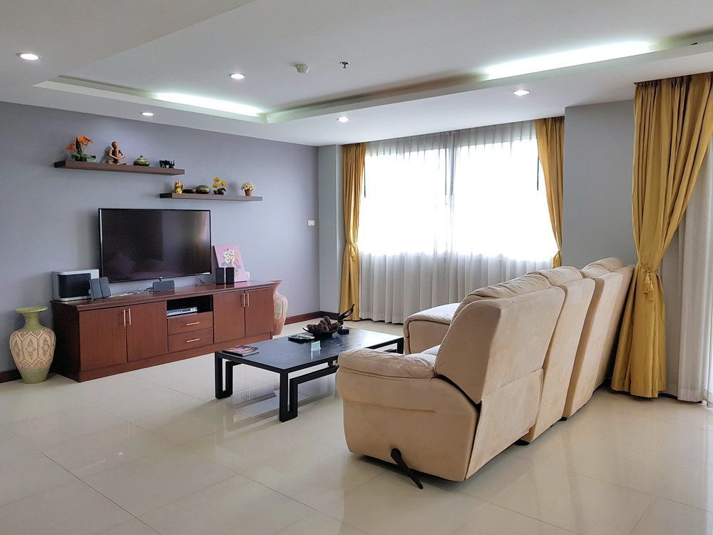 Паттайя: A Large 2 BR-3 Baths 207 Downtown