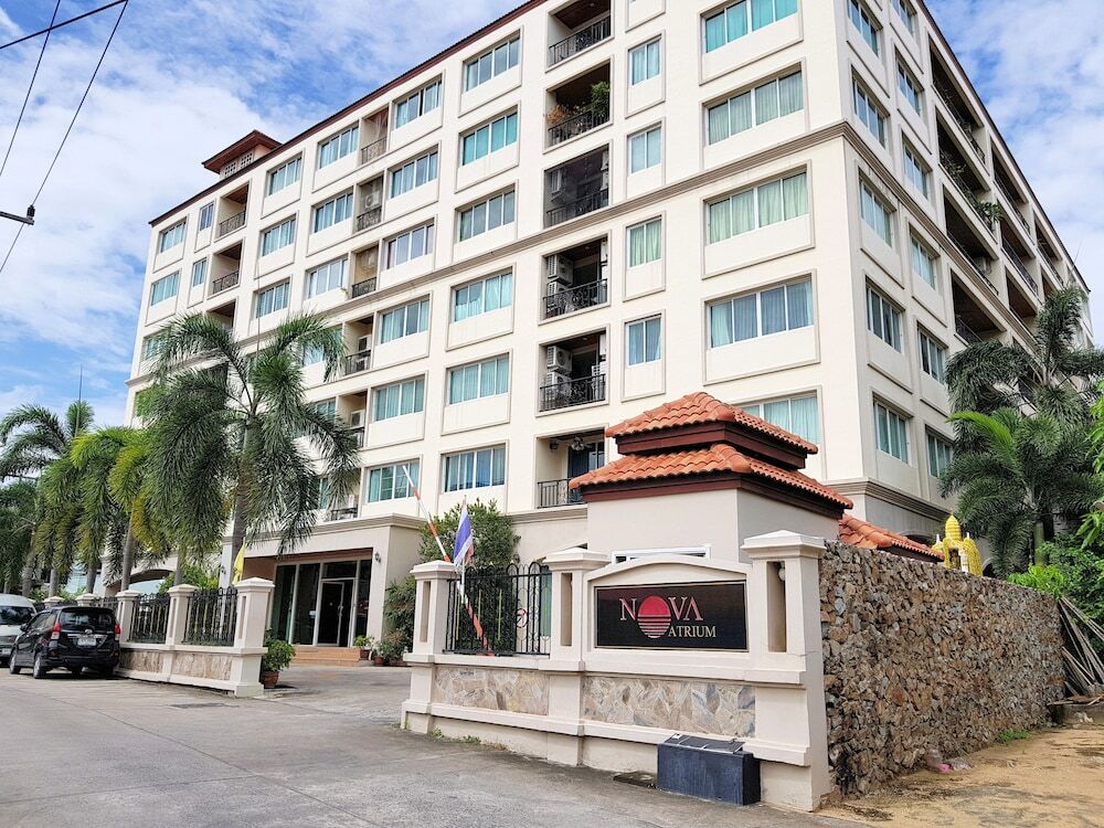 Паттайя: A Large 2 BR-3 Baths 207 Downtown