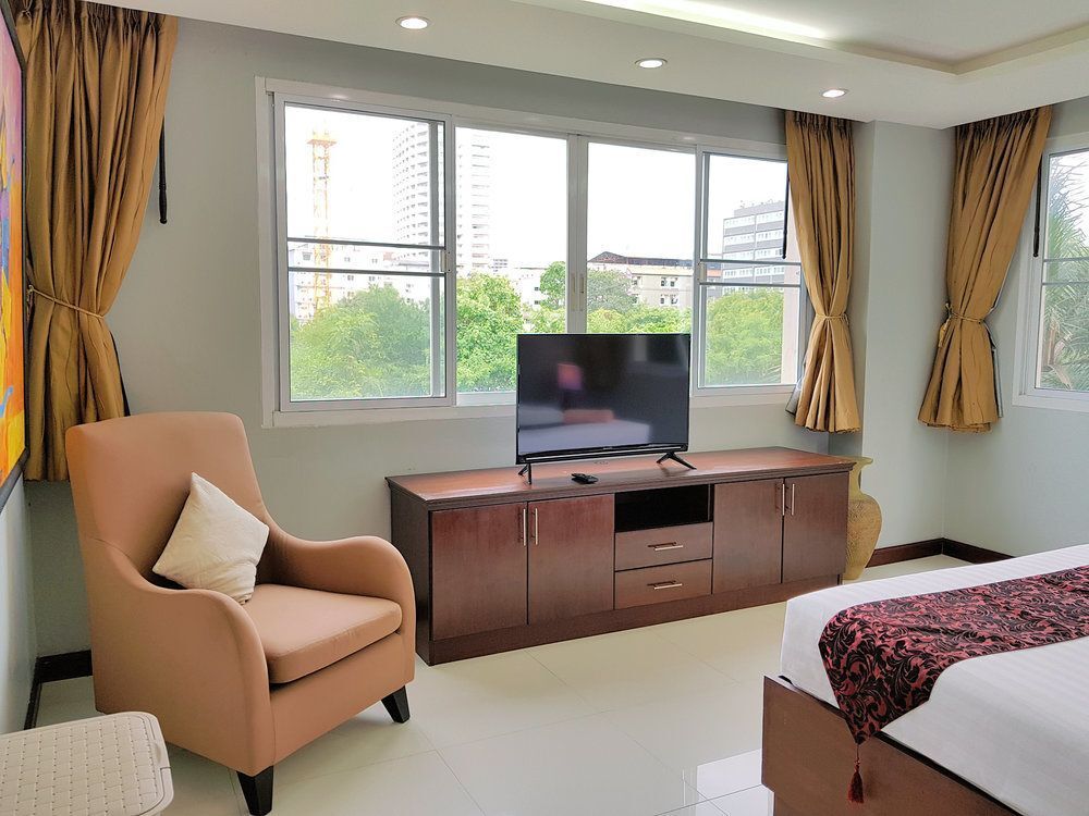 Паттайя: A Large 2 BR-3 Baths 207 Downtown
