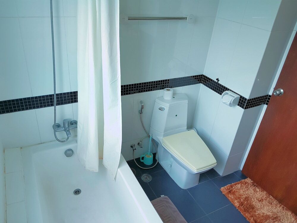 Паттайя: A Large 2 BR-3 Baths 207 Downtown