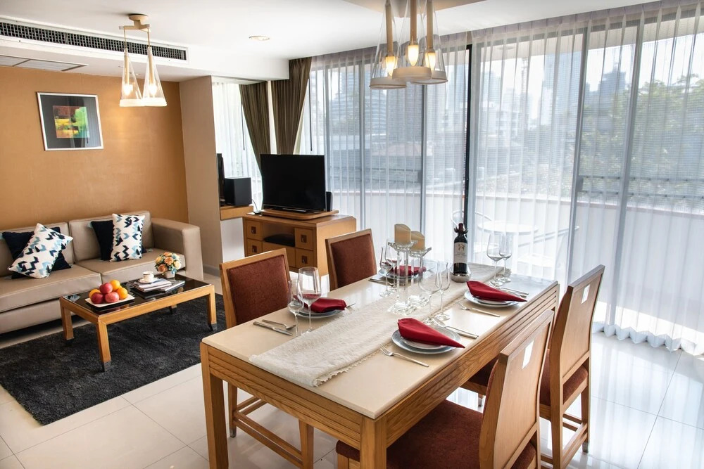 Бангкок: Antique Palace Apartment