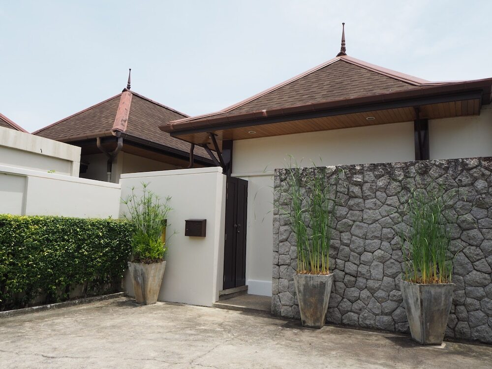 Тхаланг: Tara Villa
