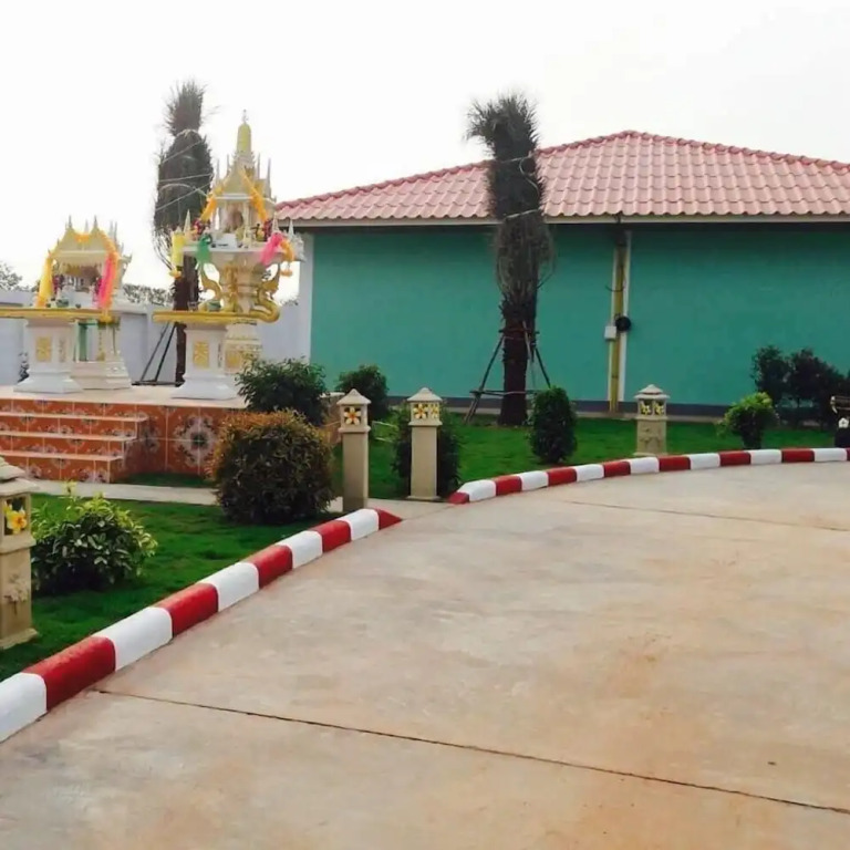 Ка Бин Тха Бу Ри: Nadeetawee Resort