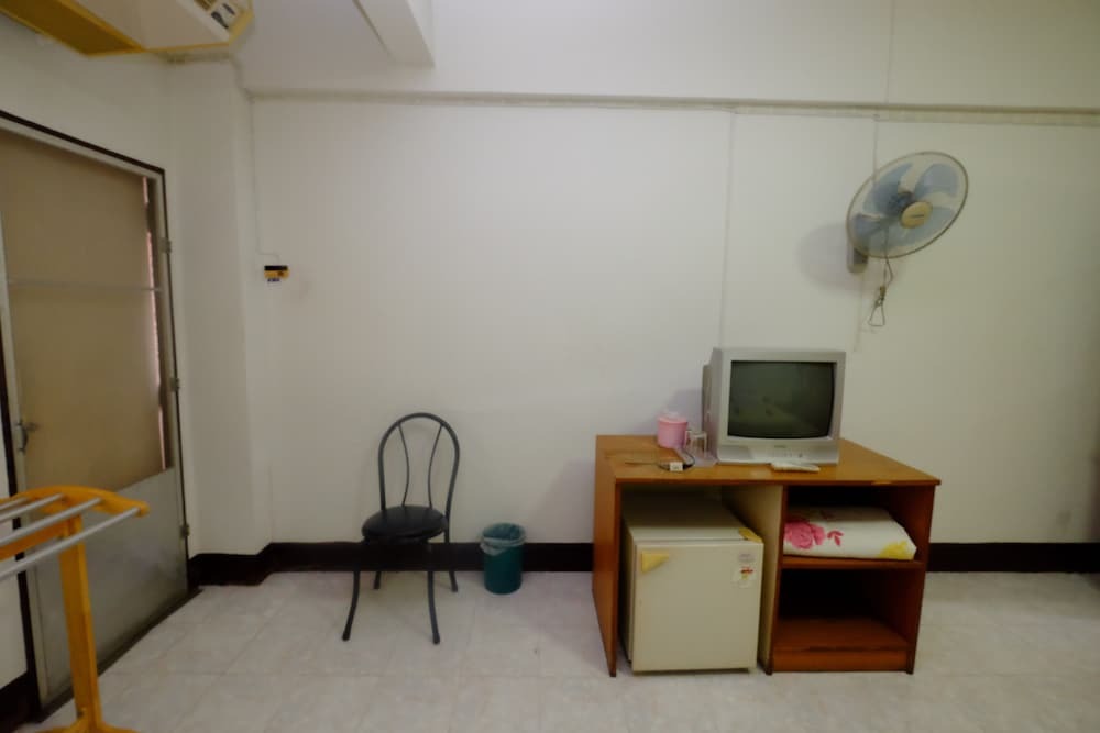 Сакон Накхон: LP Apartment