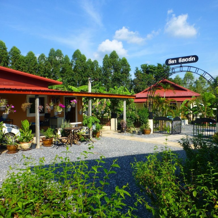 Бан-Мак-Хен: 2 Double Bedroom Pool Apartment With Extensive Kitchen Dining Room Wi-fi Aircon