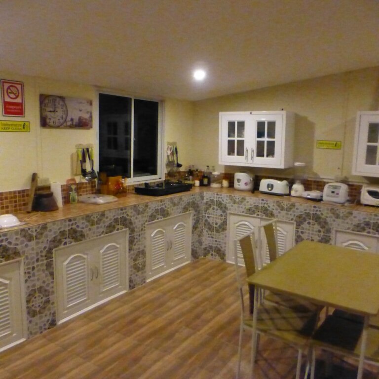 Бан-Мак-Хен: 2 Double Bedroom Pool Apartment With Extensive Kitchen Dining Room Wi-fi Aircon