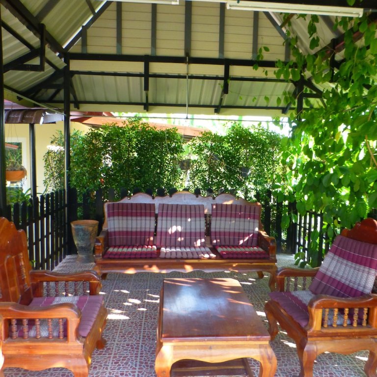 Бан-Мак-Хен: 2 Double Bedroom Pool Apartment With Extensive Kitchen Dining Room Wi-fi Aircon
